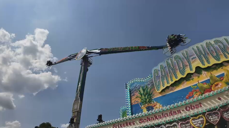 Kirmes-Saison: Familie Thielen im Aufbau