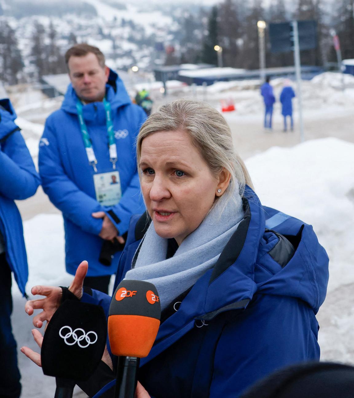Die Präsidentin des Internationalen Olympischen Komitees (IOC) Kirsty Coventry gibt ein Pressestatement bezüglich der Disqualifizierung des Ukrainers Vladyslav Heraskevych ab.