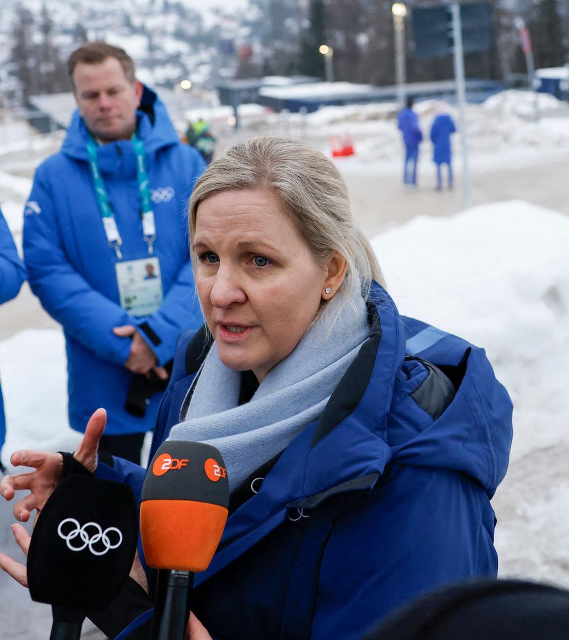 Die Präsidentin des Internationalen Olympischen Komitees (IOC) Kirsty Coventry gibt ein Pressestatement bezüglich der Disqualifizierung des Ukrainers Vladyslav Heraskevych ab.