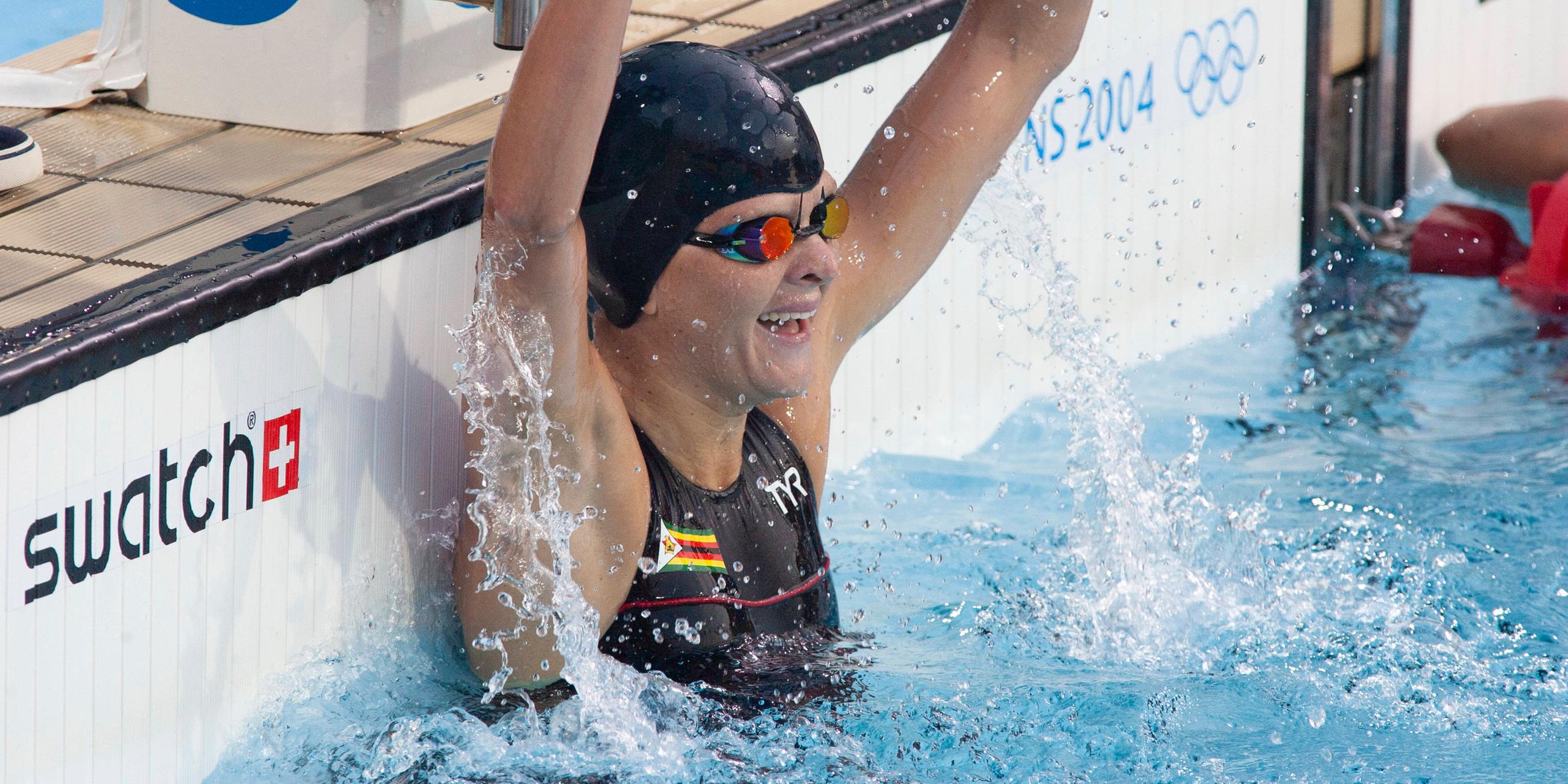 Kirsty Coventry im Schwimmbecken bei Olympia 2004 in Athen