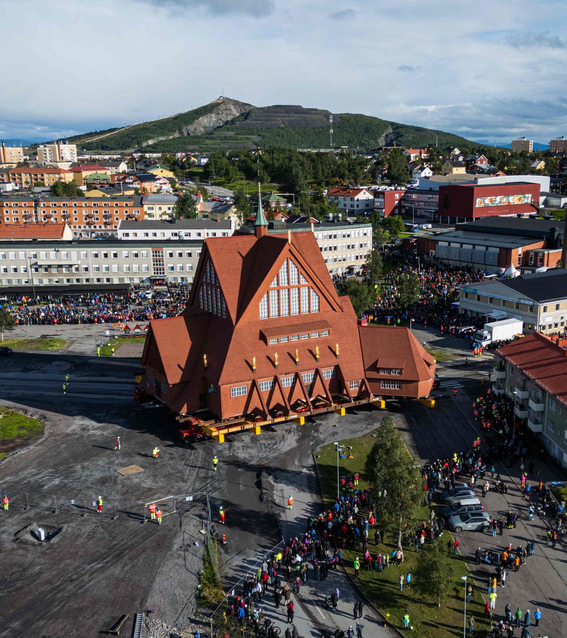 Die Kiruna-Kirche in Schweden wird verlegt. 