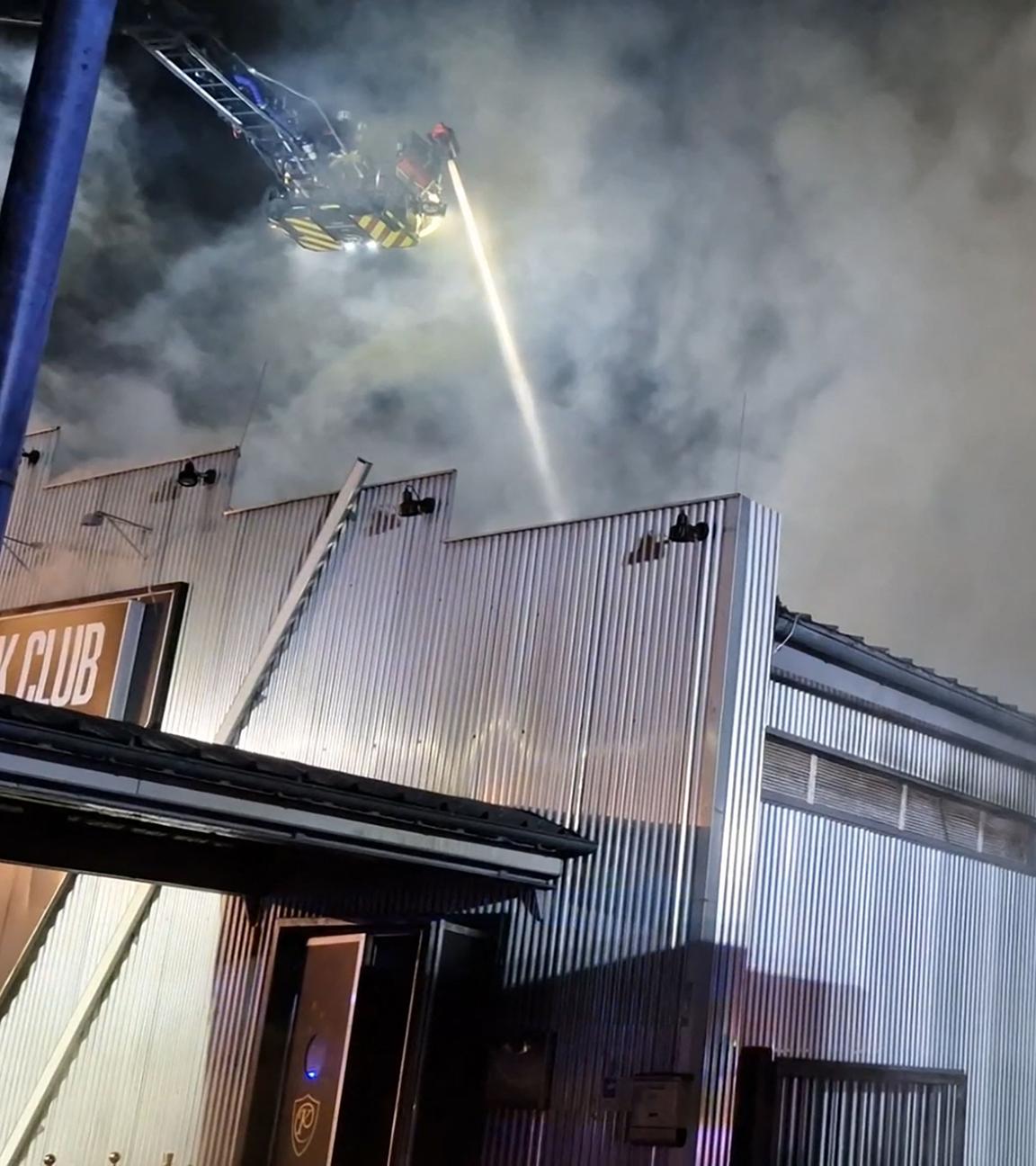 Dach in Nachtclub "Kiss-Club Kehl" fängt Feuer
