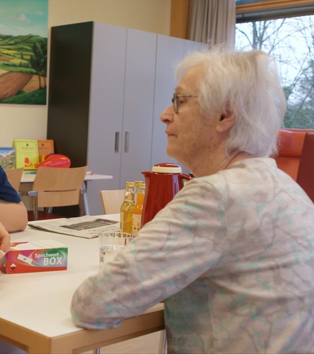Pflegerinnen mit Patientin