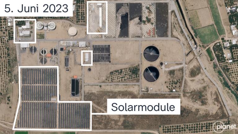 Satellitenbild der Kläranlage von Bureij im Gazastreifen. Zu erkennen sind Gebäude und eine Solaranlage.
