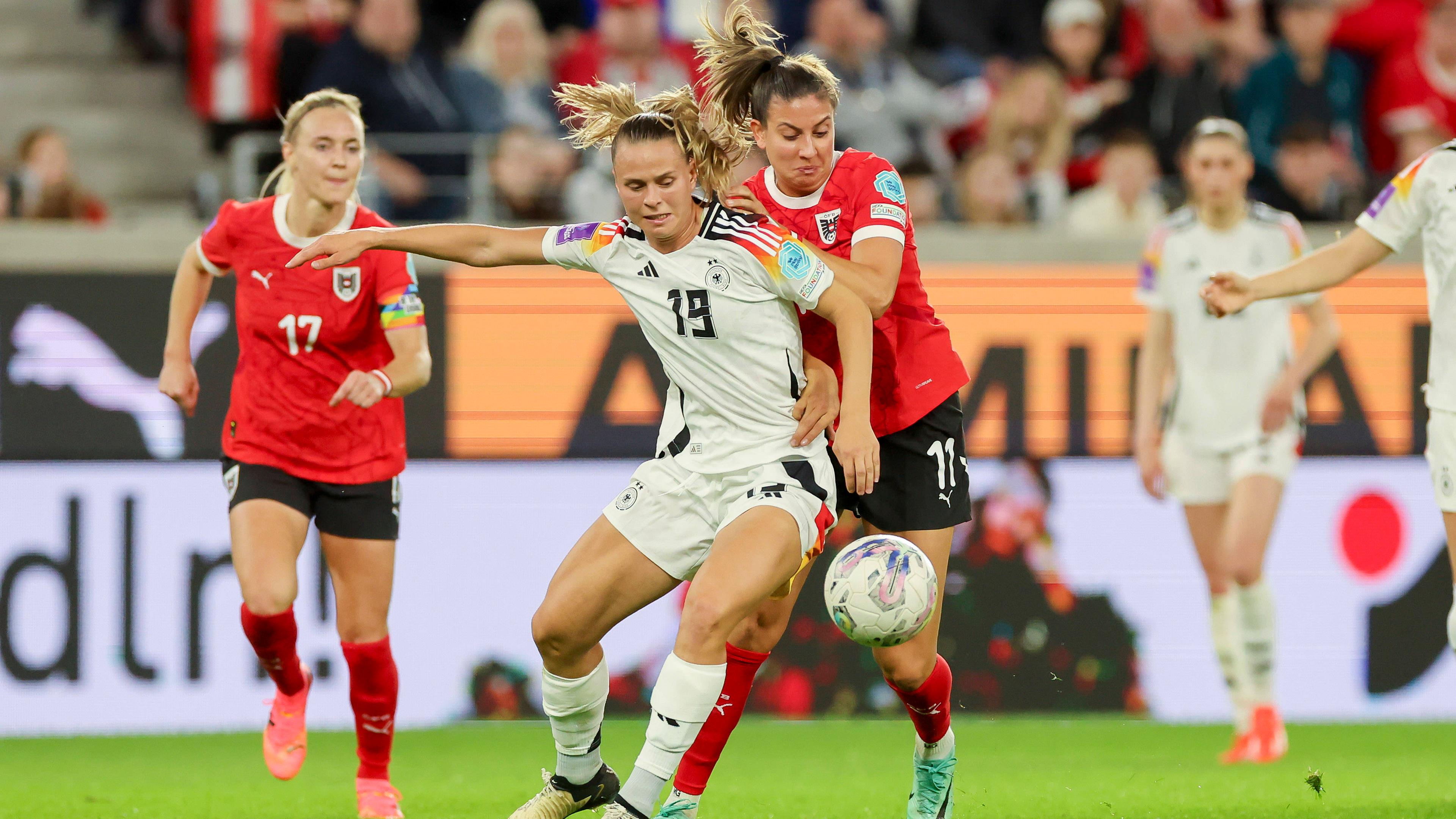 Klara Bühl in der EM-Qualifikation gegen Österreich in Linz