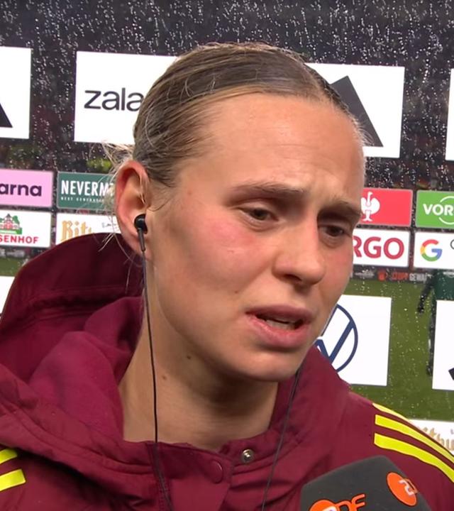 Klara Bühl (Deutschland) ist beim Interview. 