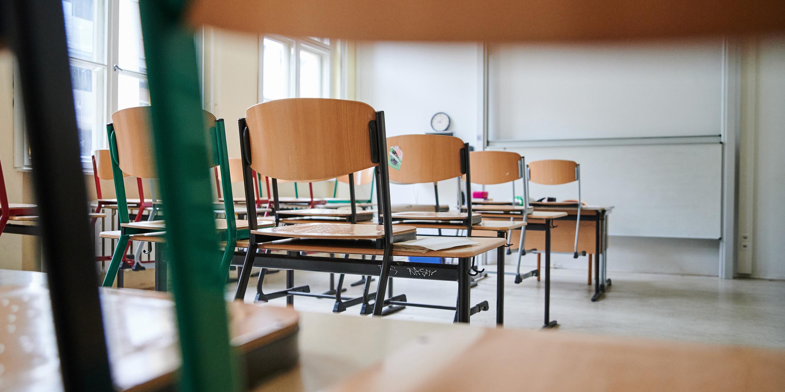 (Symbolbild) Leeres Klassenzimmer.
