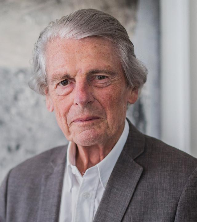Klaus Bresser, ehemaliger Chefredakteur des ZDF in seiner Wohnung in Berlin. (Archiv)