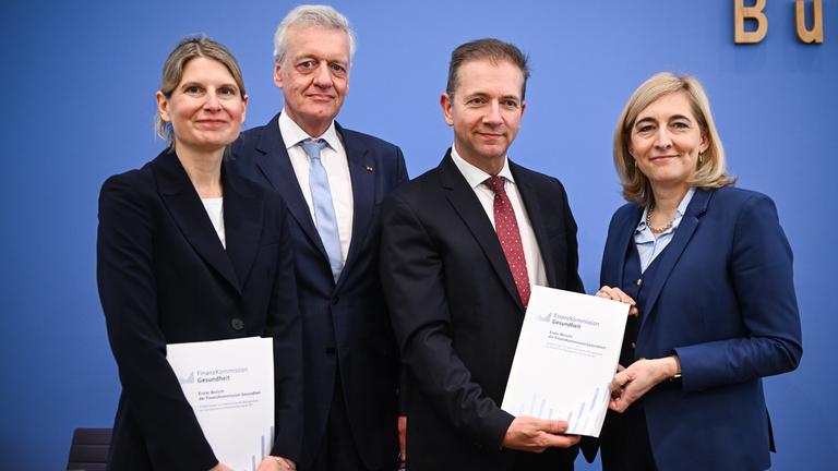 Eine Expertenkommission hatte Ende März mehrere Dutzend Vorschläge zur Reform der gesetzlichen Krankenversicherung vorgestellt.