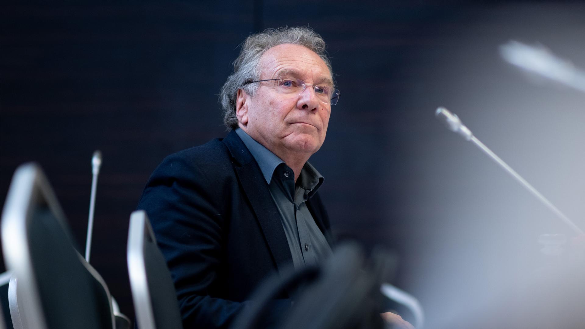 Klaus Ernst aus der Bundestagsfraktion der Partei Die Linke nimmt in Leipzig an der Jahresauftakt-Klausur der Partei teil. 