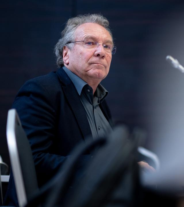 Klaus Ernst aus der Bundestagsfraktion der Partei Die Linke nimmt in Leipzig an der Jahresauftakt-Klausur der Partei teil. 