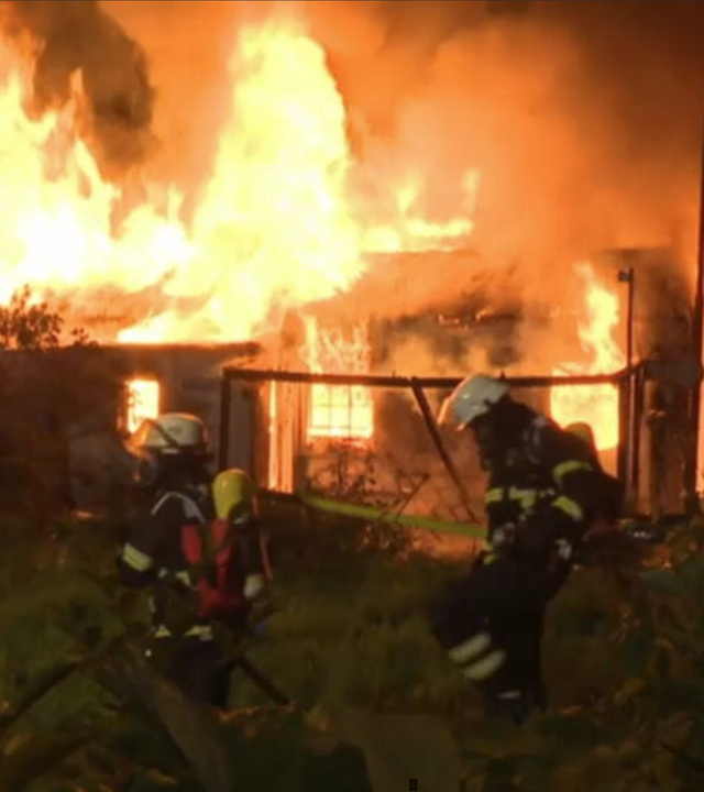 Kleingartenverein steht in Flammen