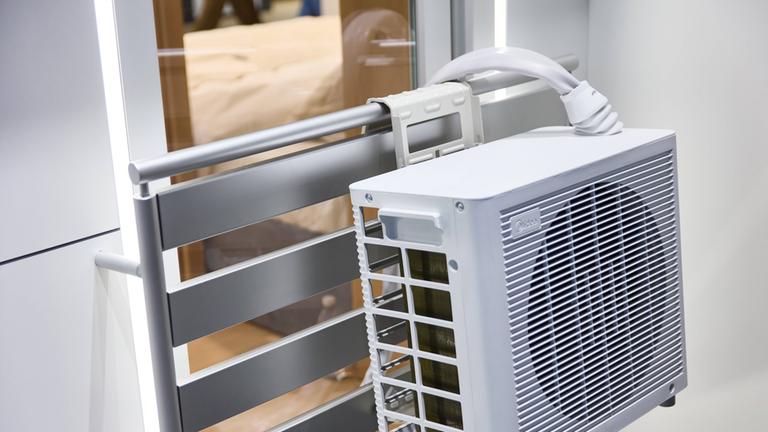 Archiv: Klimaanlage auf Balkon