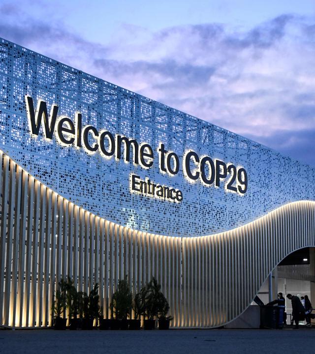 Zu sehen ist die Außenansicht des Gebäudes in Baku, in der die COP 29 stattfindet.
