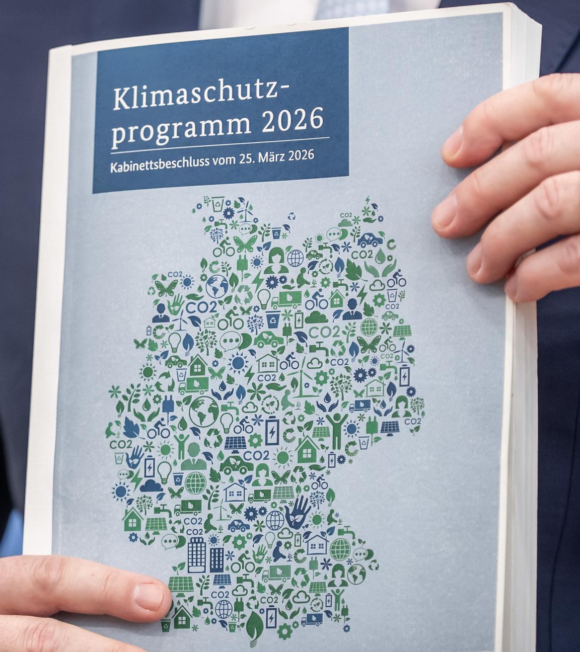 Carsten Schneider (SPD), Bundesminister für Umwelt, Klimaschutz, Naturschutz und nukleare Sicherheit, stellt das Klimaschutzprogramm 2026 der Bundesregierung vor.