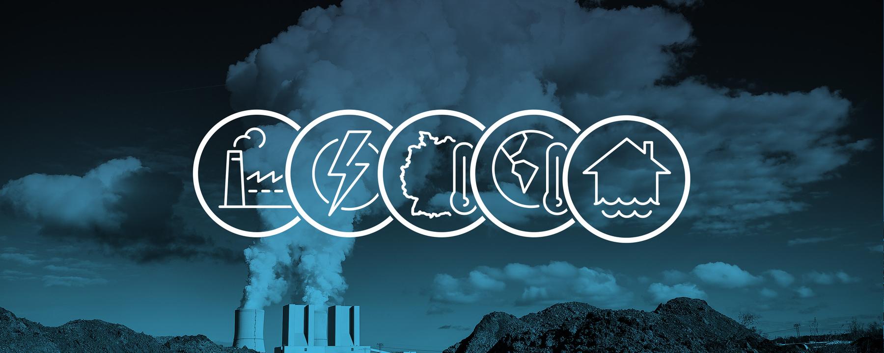 Fünf Icons mit Fabrikschlot, Blitz, Thermometer vor Deutschland und Weltkarte, und einem Haus über Wellen. Im Hintergrund ein Braunkohlekraftwerk.
