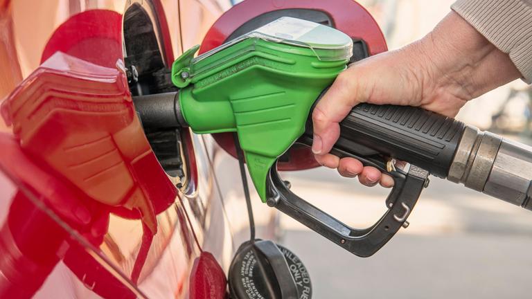 Typical: Tanken an der Säule