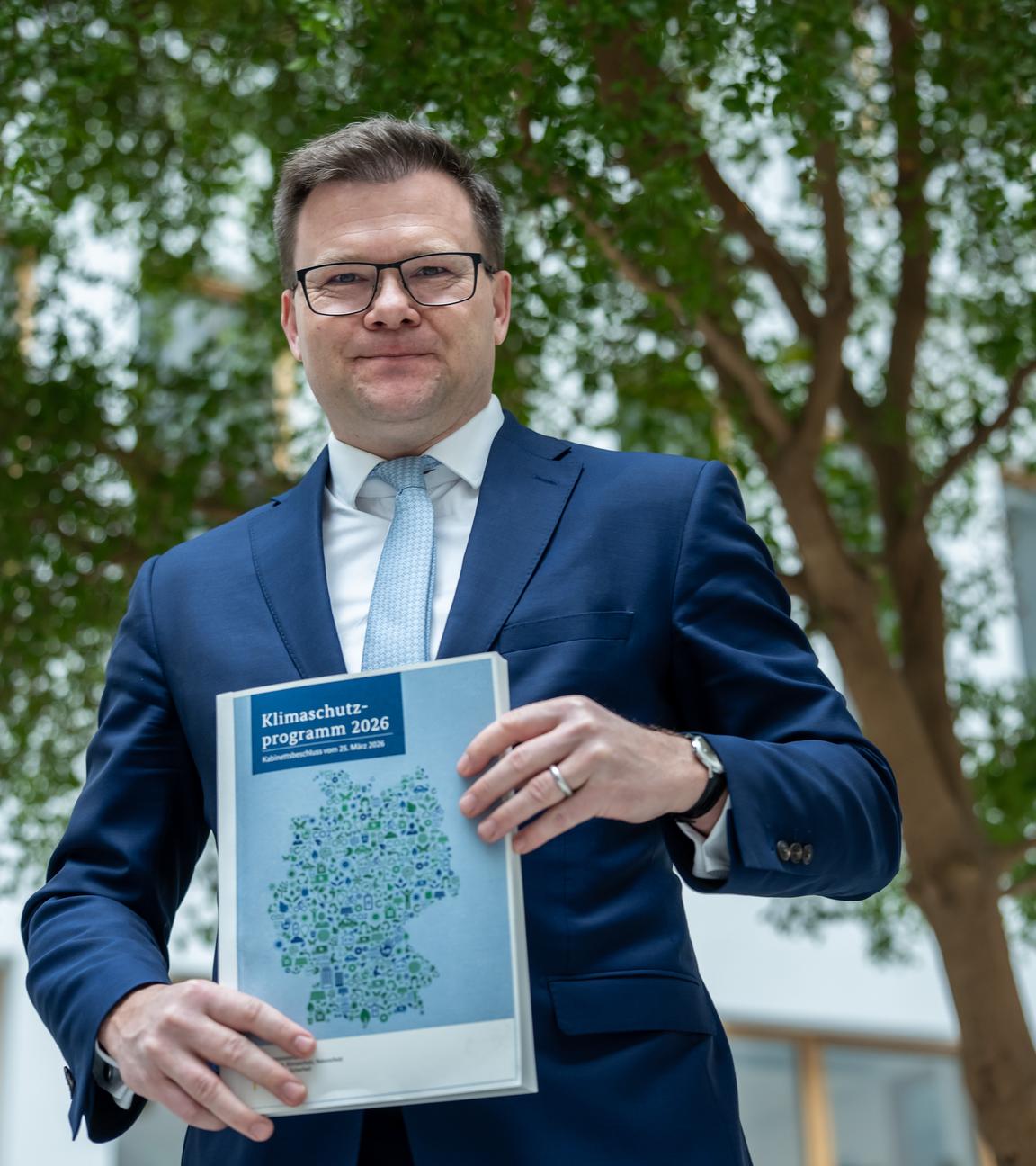 Carsten Schneider (SPD), Bundesminister für Umwelt, Klimaschutz, Naturschutz und nukleare Sicherheit, stellt das Klimaschutzprogramm 2026 der Bundesregierung vor.