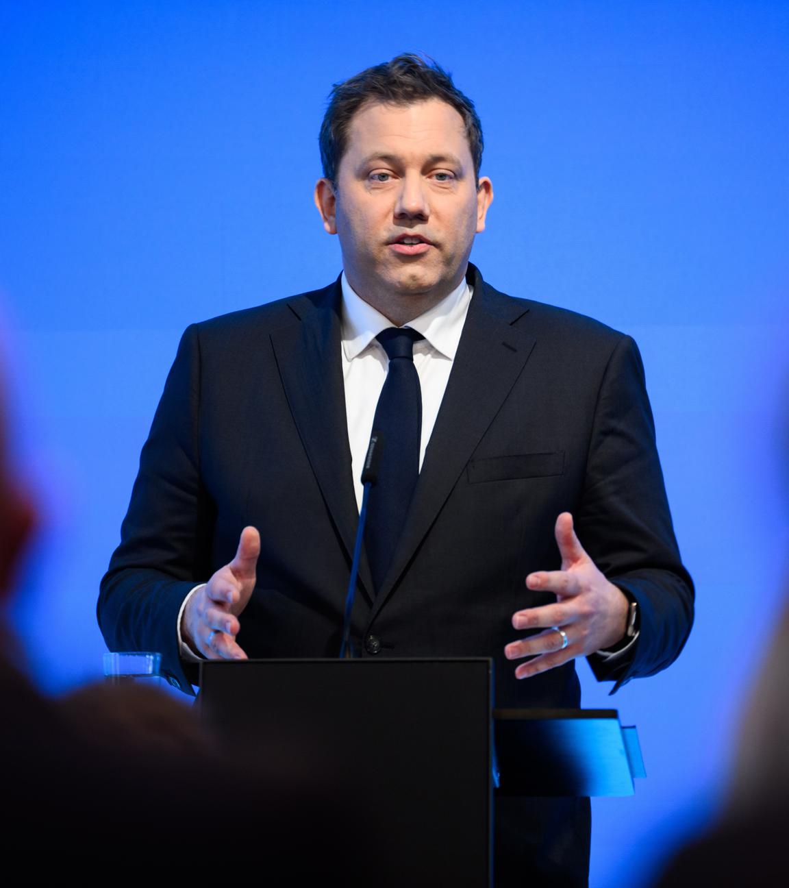 Lars Klingbeil (SPD), Bundesminister der Finanzen und Vorsitzender der SPD, spricht bei der Veranstaltung der Bertelsmann Stiftung mit dem Thema Wie modernisieren wir Deutschland?