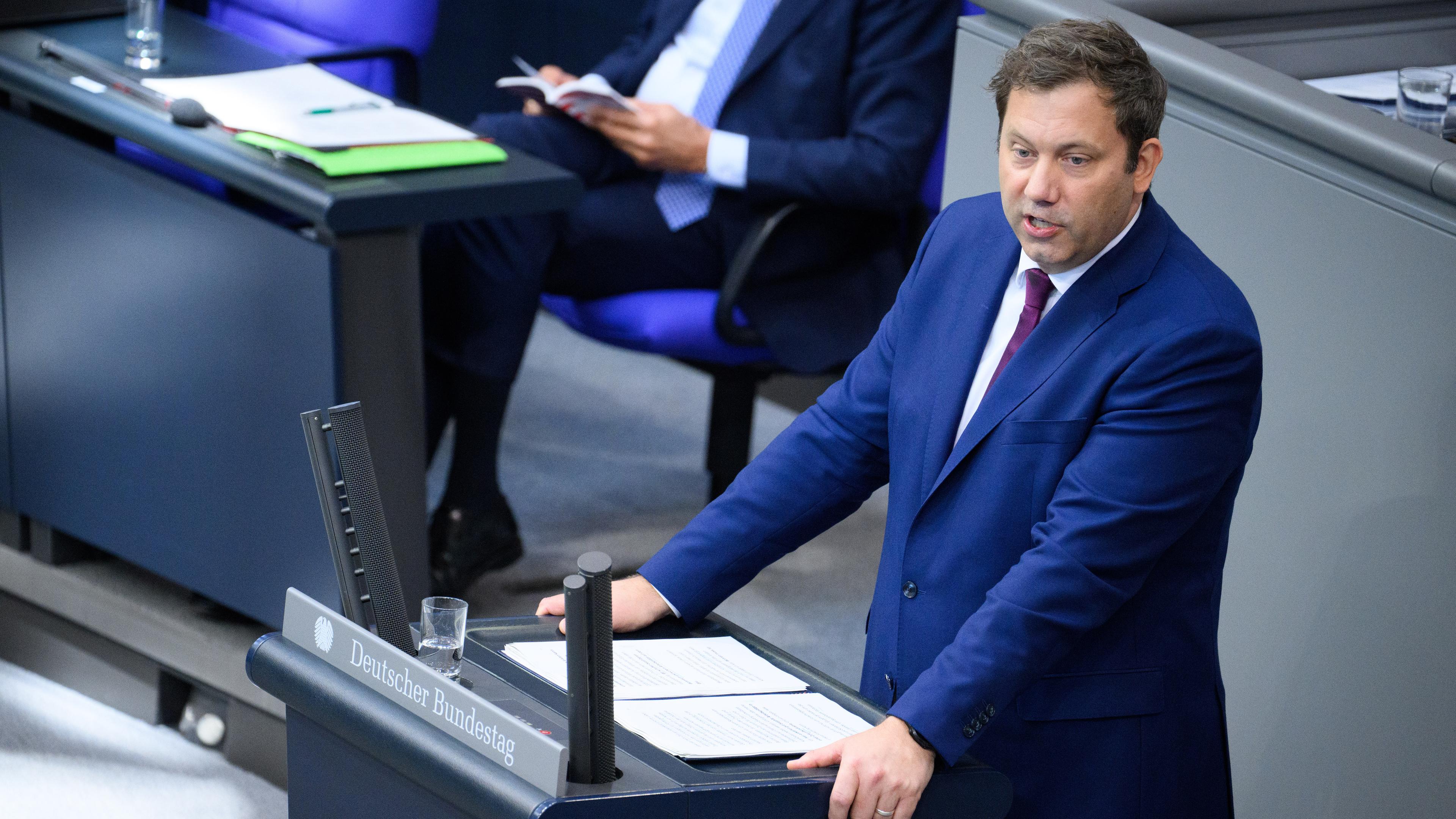 23.09.2025, Berlin: Lars Klingbeil (SPD), Bundesminister der Finanzen, spricht in der 26. Plenarsitzung der 21. Legislaturperiode im Deutschen Bundestag.