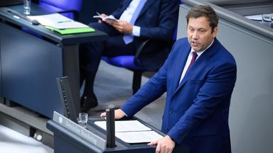 23.09.2025, Berlin: Lars Klingbeil (SPD), Bundesminister der Finanzen, spricht in der 26. Plenarsitzung der 21. Legislaturperiode im Deutschen Bundestag.