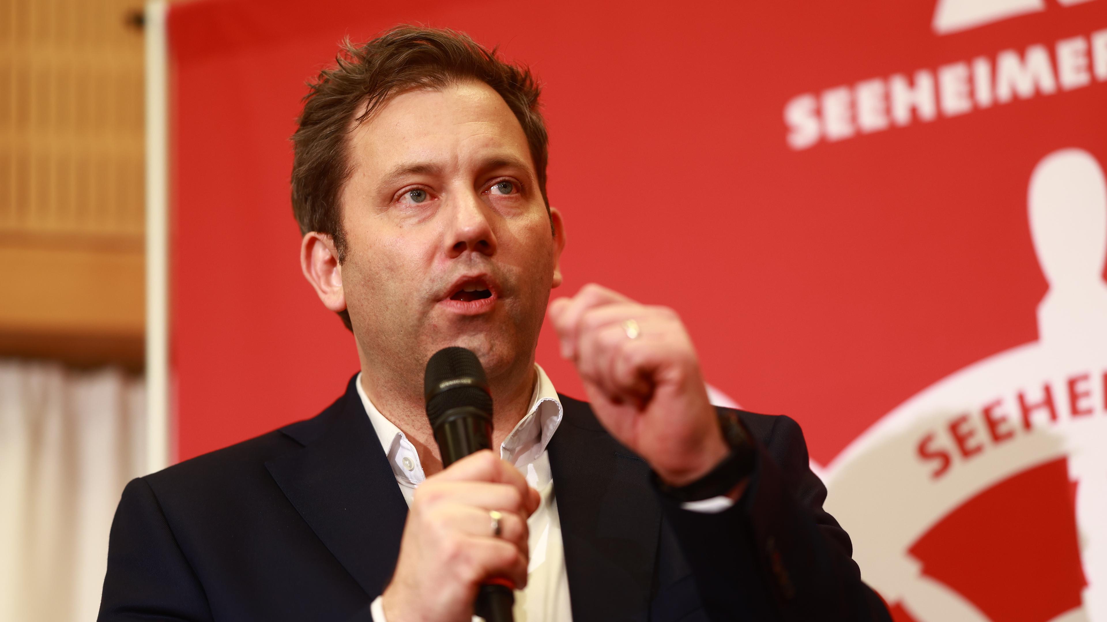 Co-Vorsitzender der Sozialdemokratischen Partei Deutschlands Lars Klingbeil nimmt an einem Treffen des Seeheimer Kreises der wirtschaftsliberalen Mitglieder der Sozialdemokratischen Partei Deutschlands (SPD) in Berlin teil