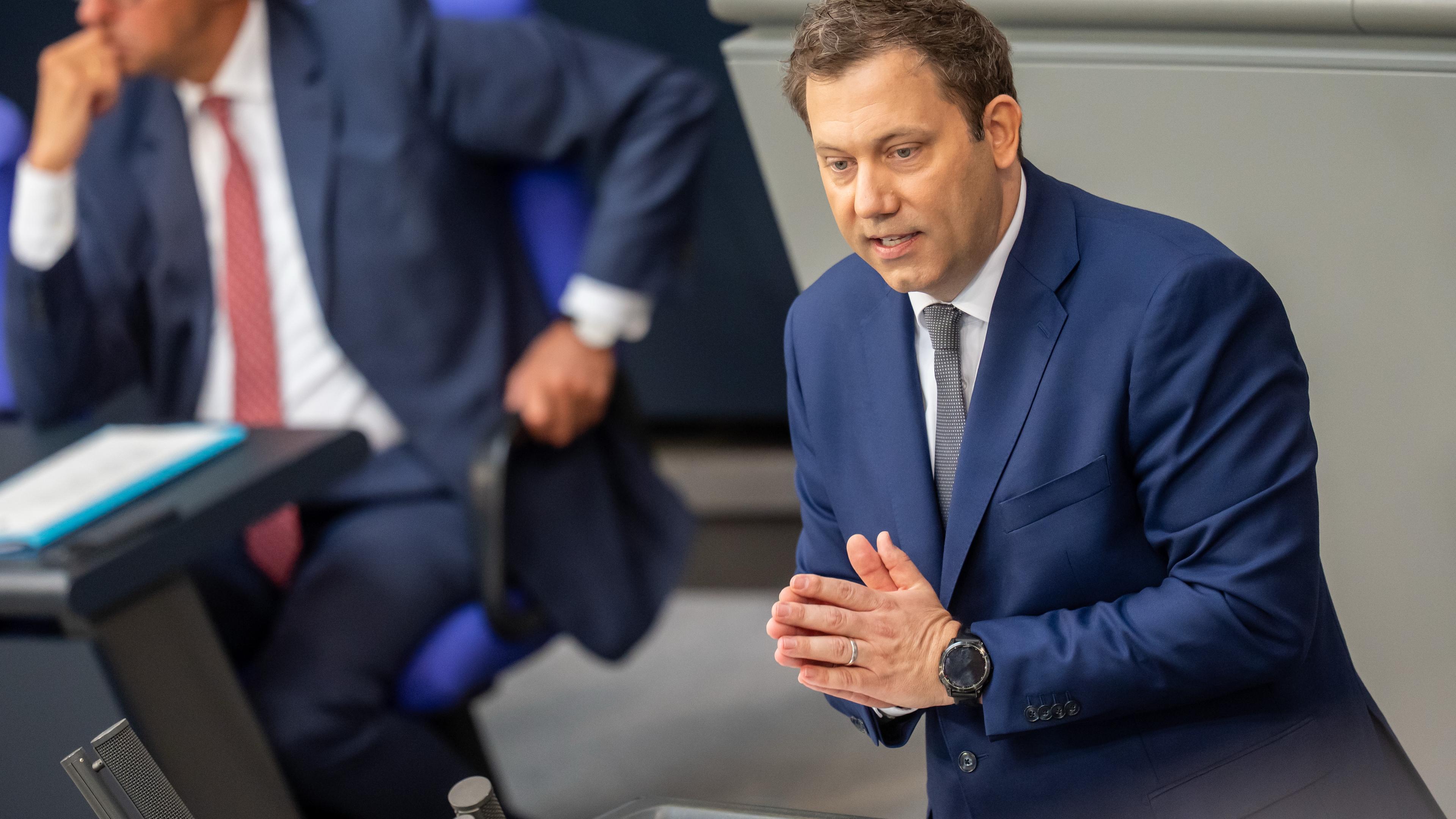 08.07.2025, Berlin: Lars Klingbeil (SPD), Bundesminister der Finanzen, spricht im Bundestag bei den Haushaltsberatungen zur Einbringung des Entwurfs für den Bundeshaushalt 2025.