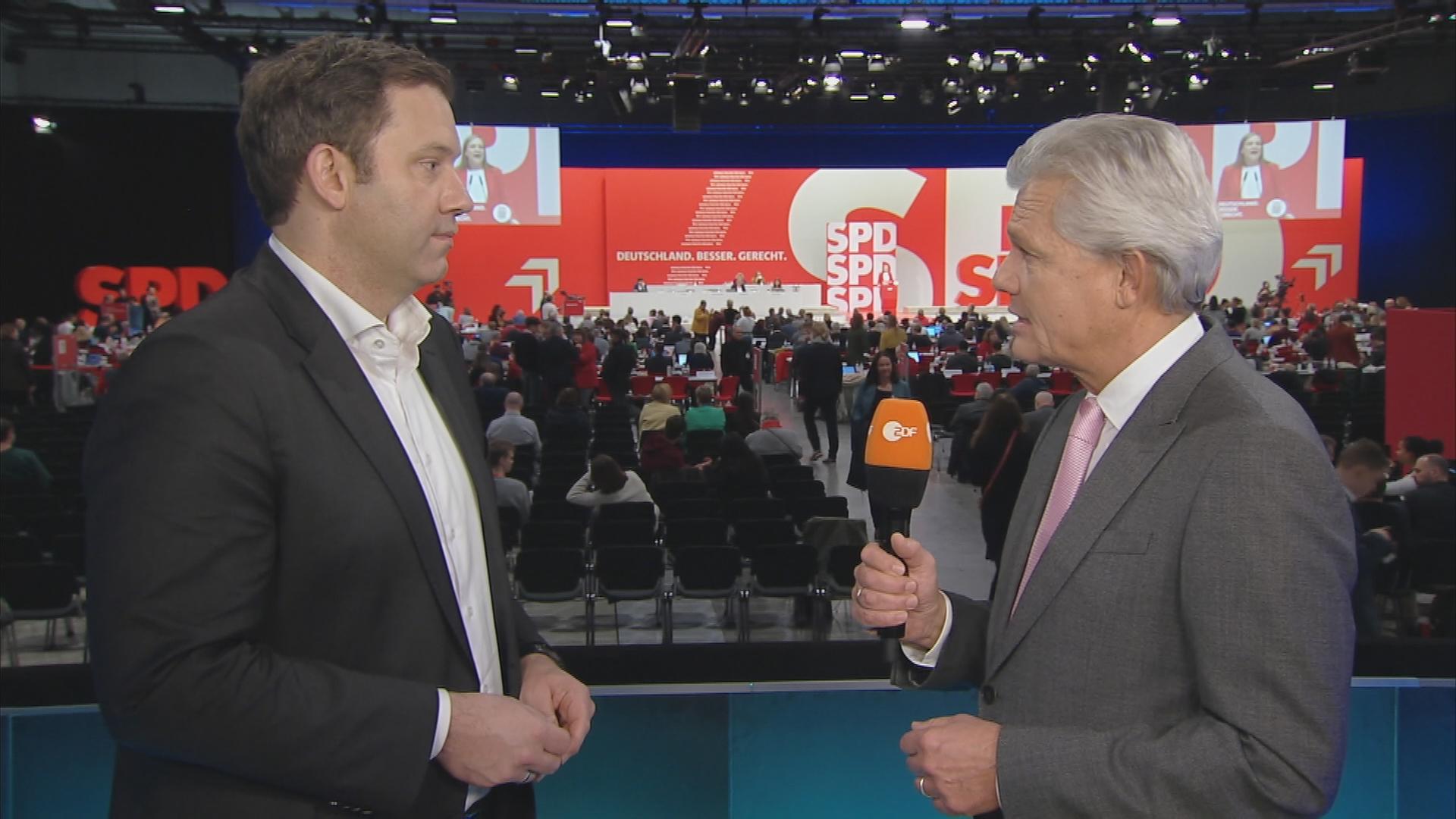 Lars Klingbeil (SPD) im Interview beim Bundesparteitag in Berlin 2023