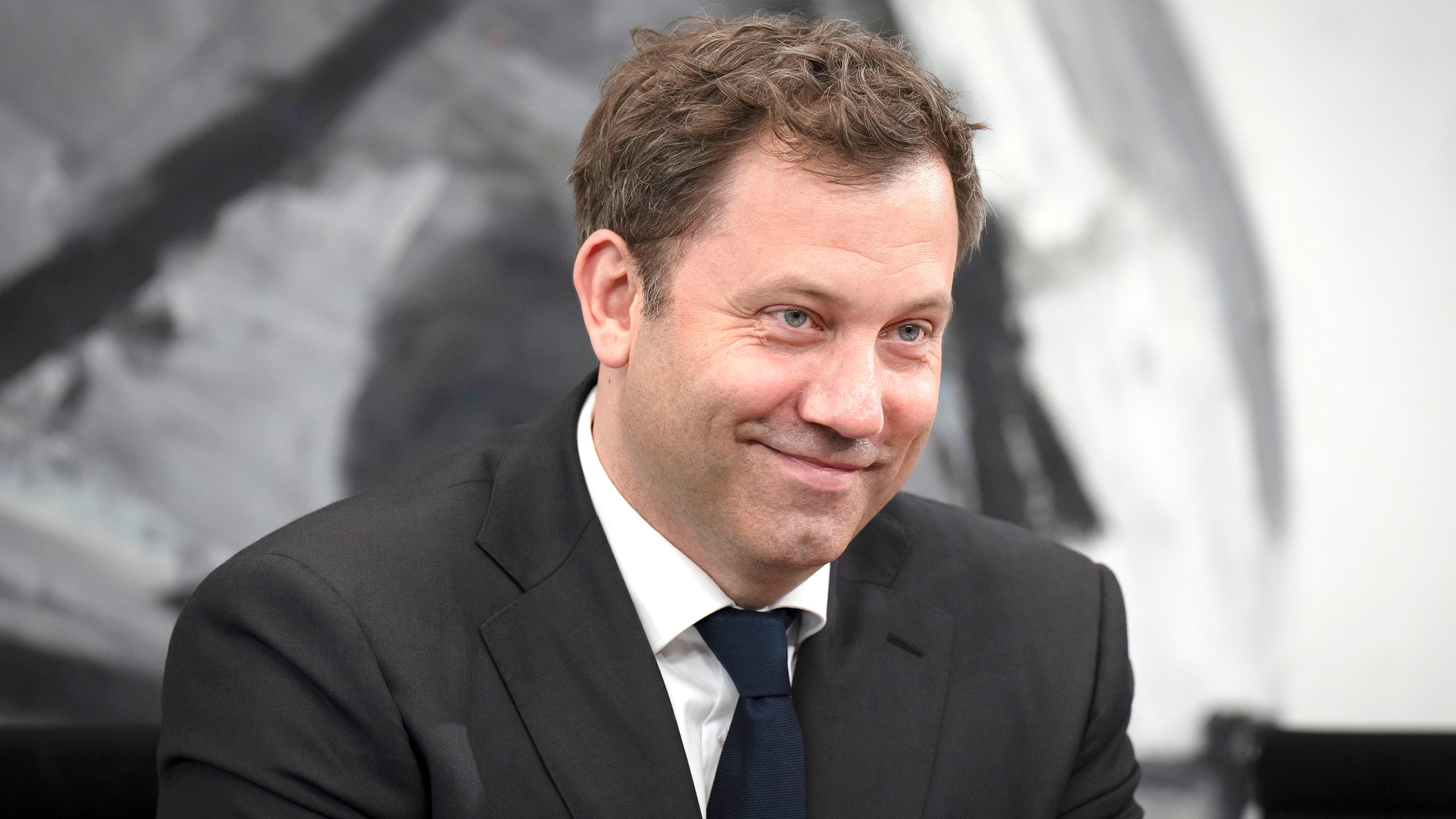 Lars Klingbeil bei der Pressekonferenz nach der ersten Sitzung des Koalitionsausschusses von Union und SPD im Kanzleramt. 