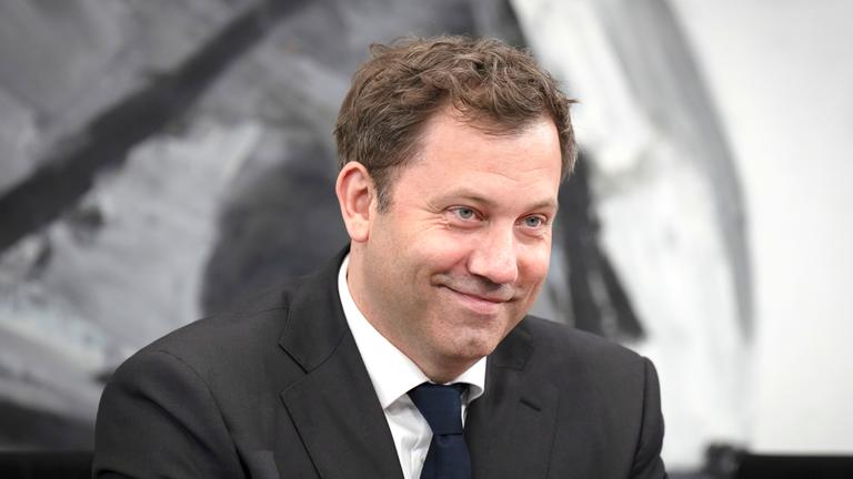 Lars Klingbeil bei der Pressekonferenz nach der ersten Sitzung des Koalitionsausschusses von Union und SPD im Kanzleramt. 