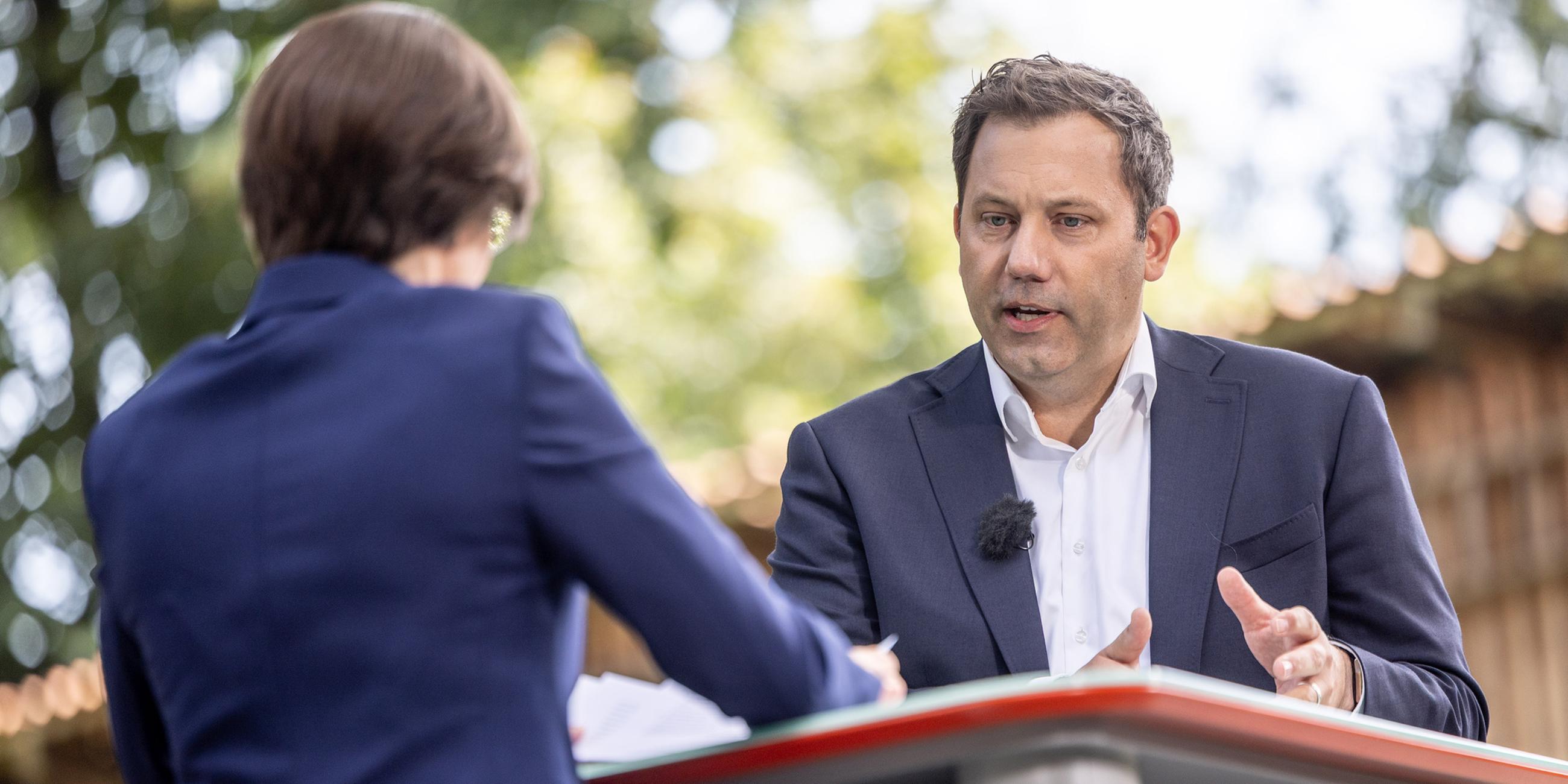 Vizekanzler und Bundesfinanzminister Lars Klingbeil (SPD) im ZDF Sommerinterveiw am 17.08.2025