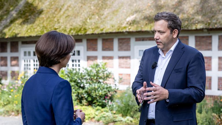 Vizekanzler und Bundesfinanzminister Lars Klingbeil (SPD) im ZDF Sommerinterveiw am 17.08.2025