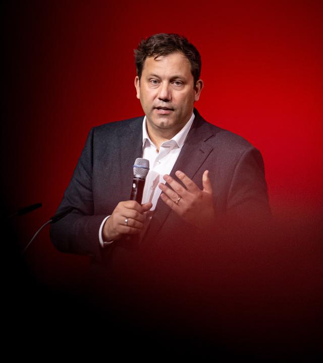 Bundesfinanzminister Lars Klingbeil (SPD) spricht bei einer Abendveranstaltung des Ordentlichen Bundeskongress des Deutschen Gewerkschaftsbundes (DGB).