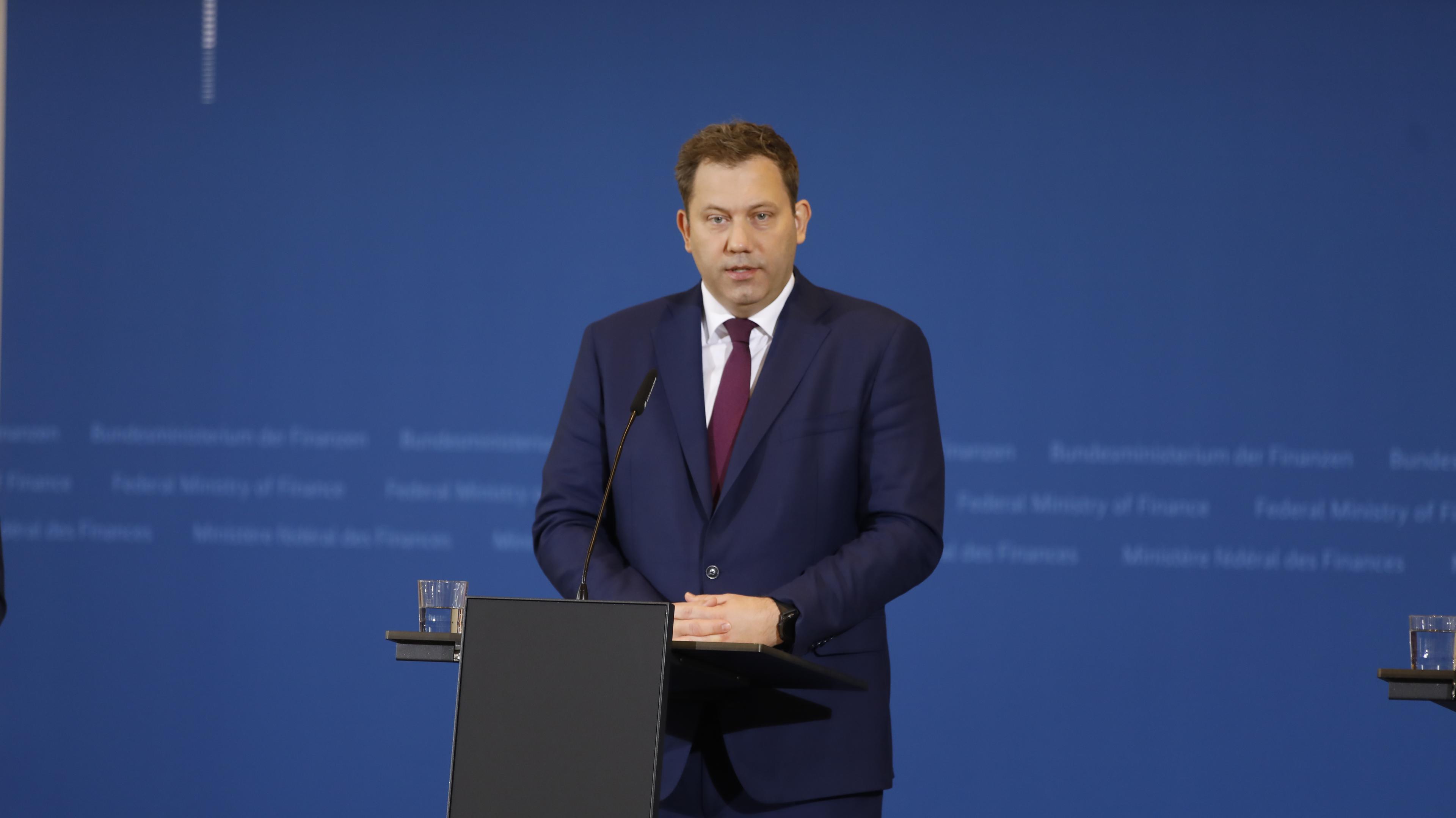 Lars Klingbeil bei der Pressekonferenz zur 169. Steuerschätzung im Bundesfinanzministerium in Berlin