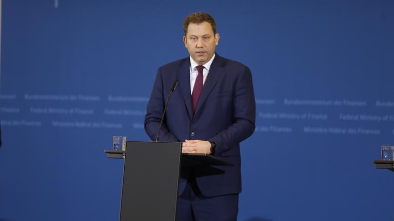 Lars Klingbeil bei der Pressekonferenz zur 169. Steuerschätzung im Bundesfinanzministerium in Berlin