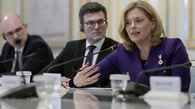 Die Präsidentin des Deutschen Bundestages, Julia Klöckner, nimmt an einem Treffen mit dem ukrainischen Präsidenten Selenskyj in Kiew teil.