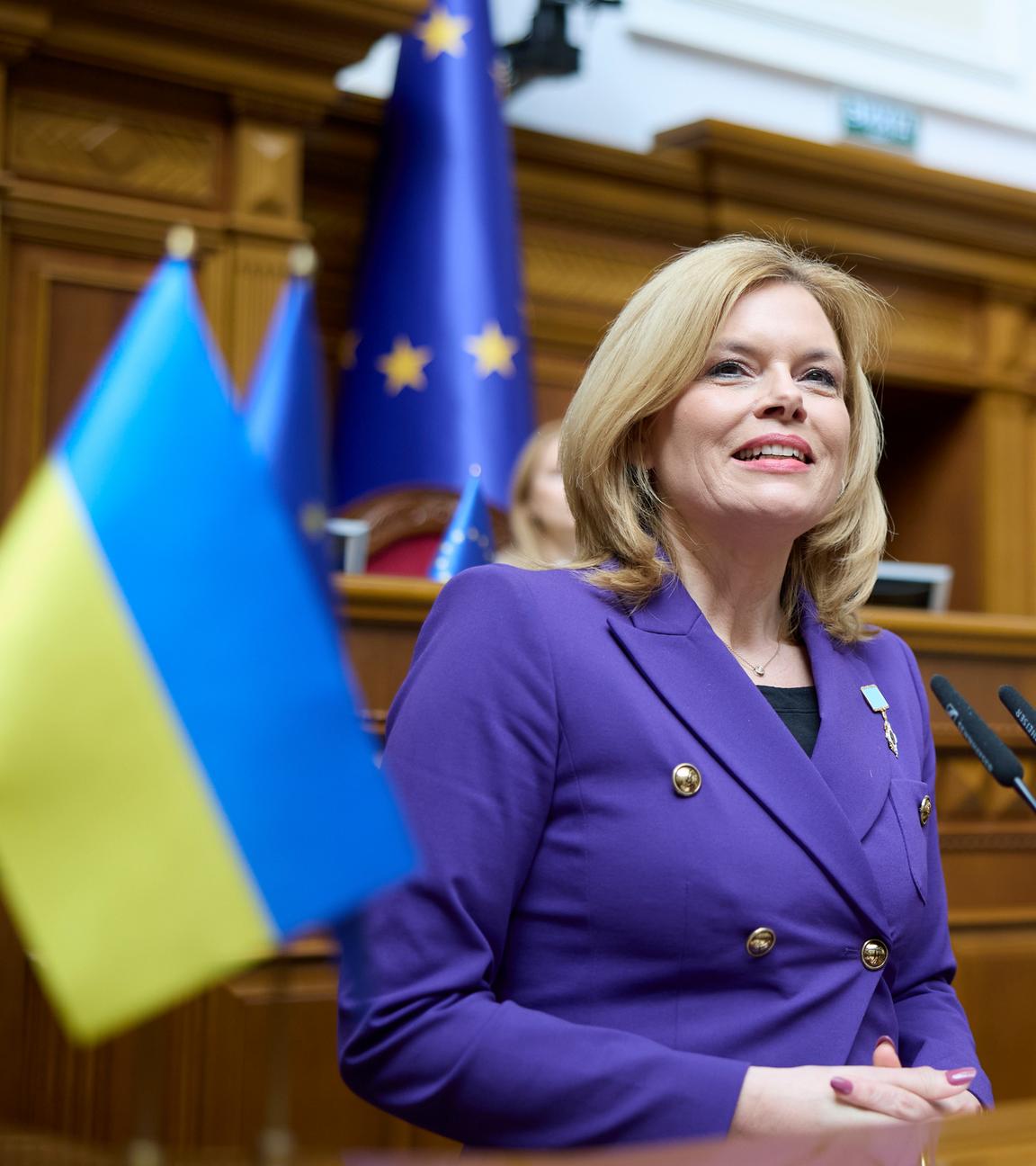 Bundestagspräsidentin Julia Klöckner im ukrainischen Parlament.