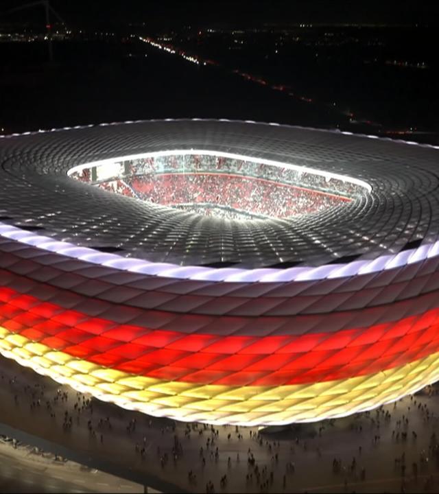 Fußballstadion in Schwarz-Rot-Gold