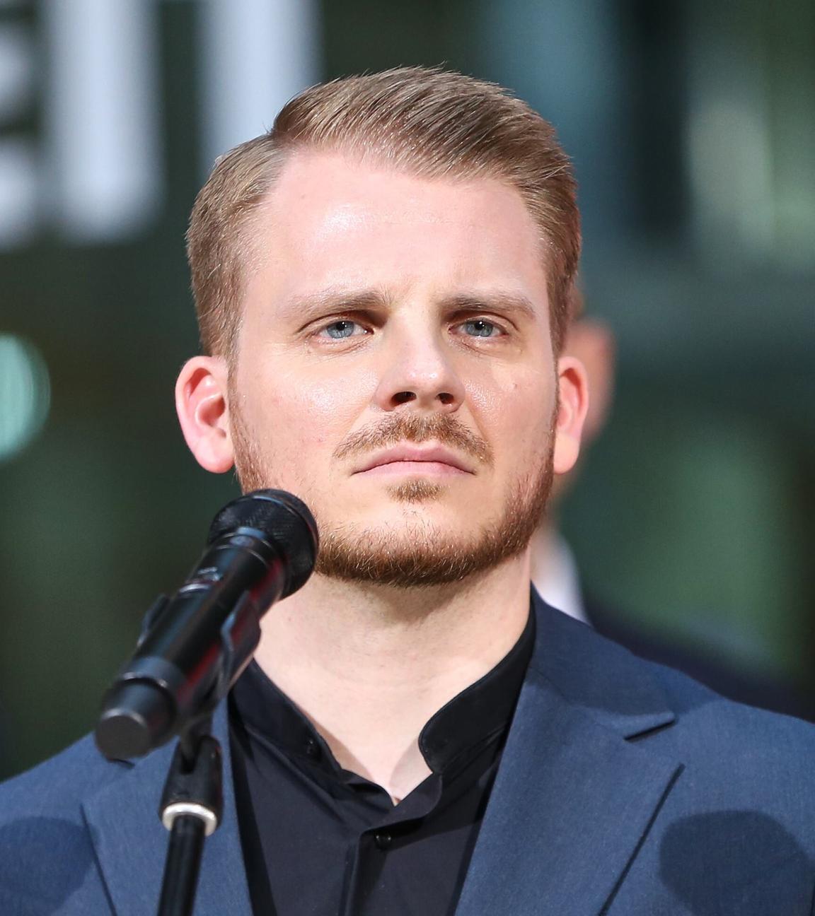 SPD-Generalsekretär Klüssendorf bezeichnete die Rentenpläne von Bundeskanzler Merz als inakzeptabel und kündigte Widerstand an.