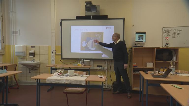 Unterricht in Benimmregeln an Duisburger Schule