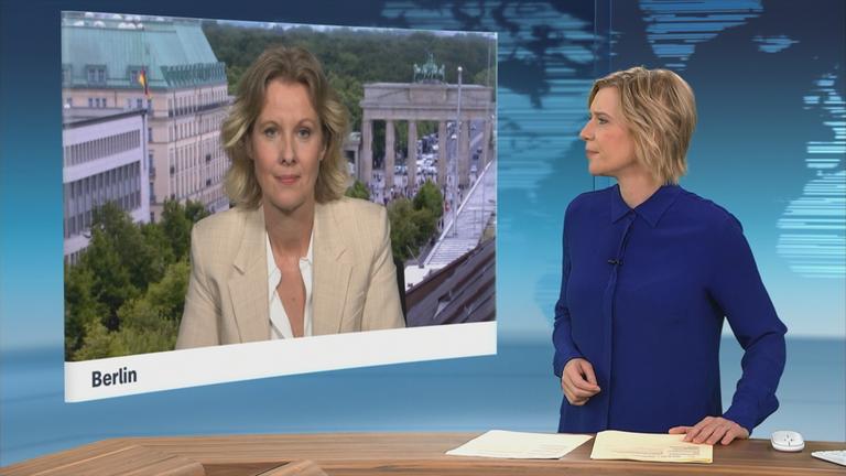 ZDF-Korrespondentin Nicole Diekmann (links) zugeschaltet aus Berlin, im Gespräch mit Moderatorin Christina von Ungern-Starnberg (rechts) im Studio.