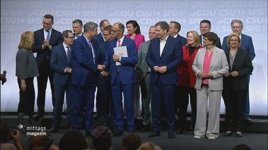 SPD und Unions-Politiker posieren für ein Foto