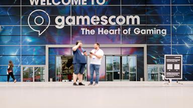 Das Logo der Gamescom vor einem der Eingänge zur der weltgrößten Computerspielmesse Gamescom 2026 in der KoelnMesse.