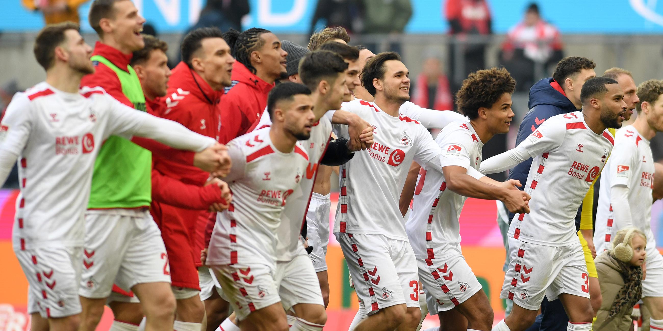Jubelnde Spieler des 1. FC Köln