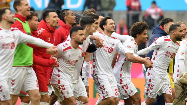 Jubelnde Spieler des 1. FC Köln