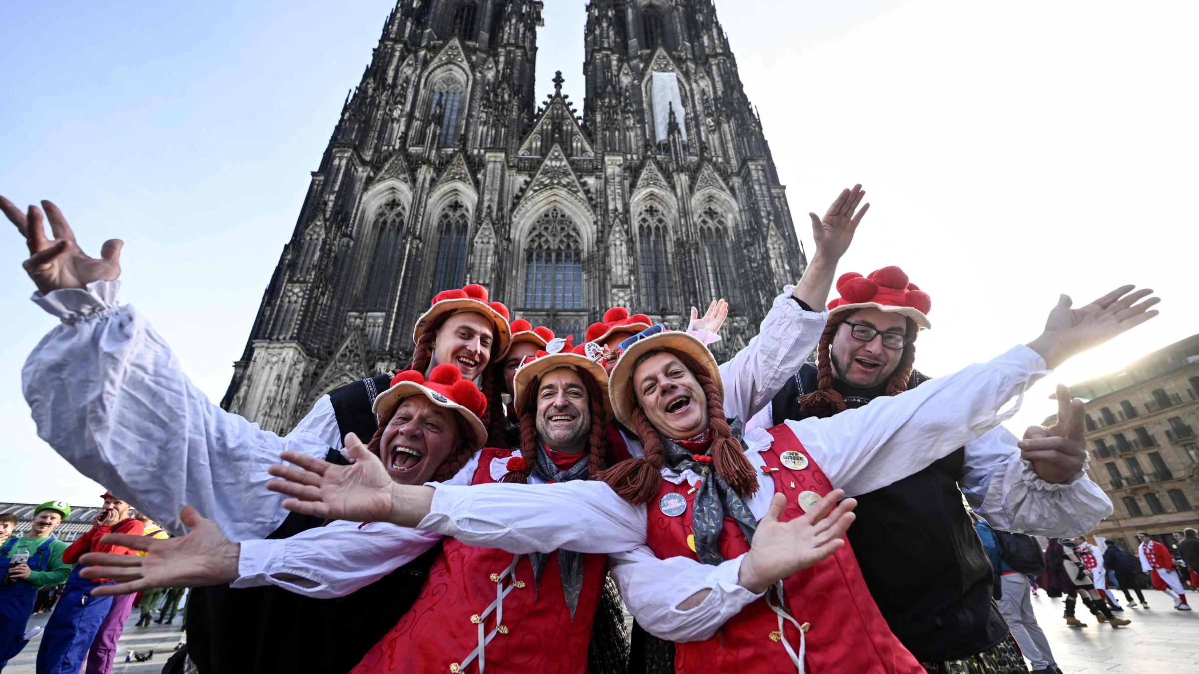 Narren vor Kölner Dom