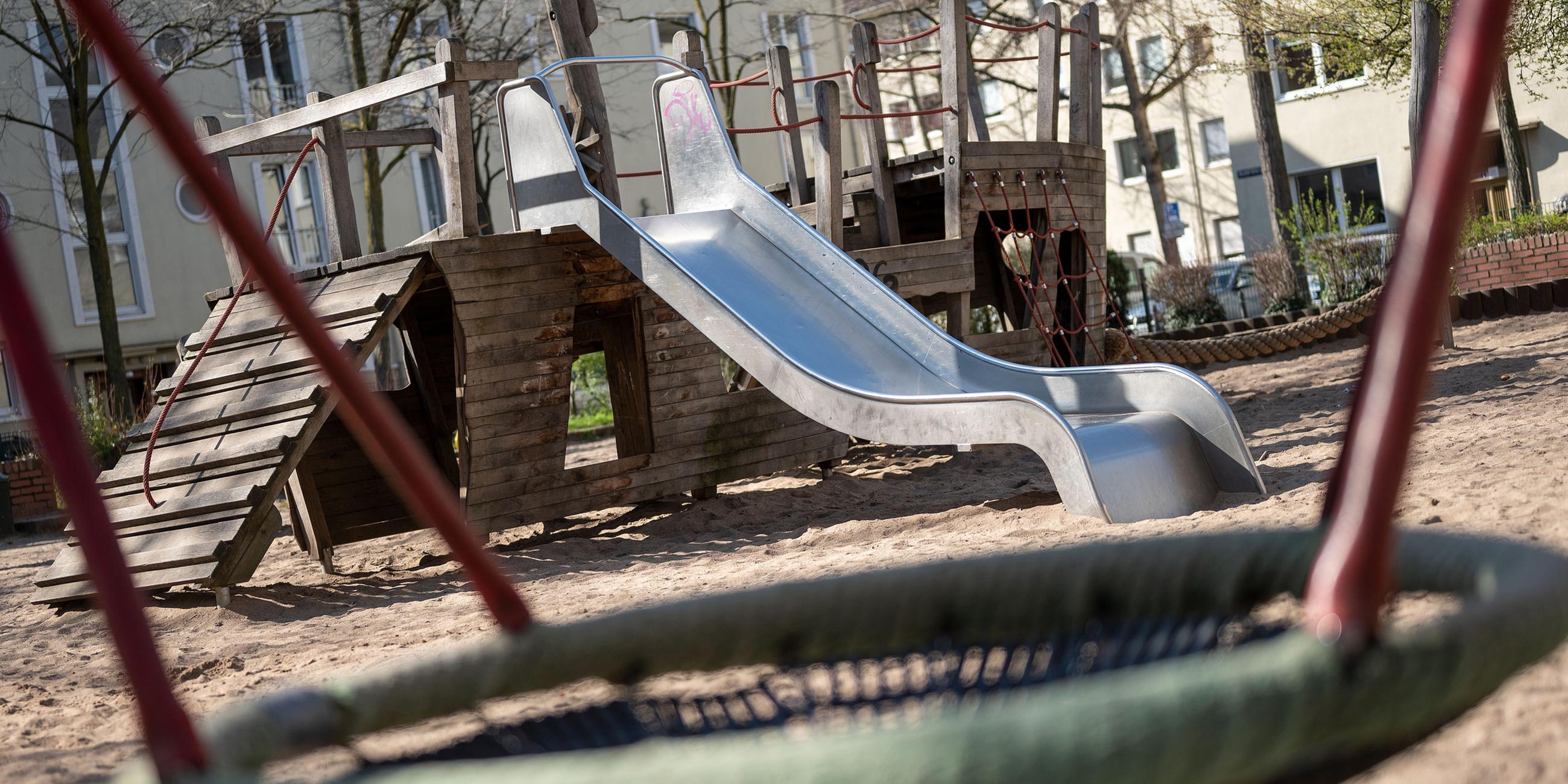 Geräte auf einem Spielplatz