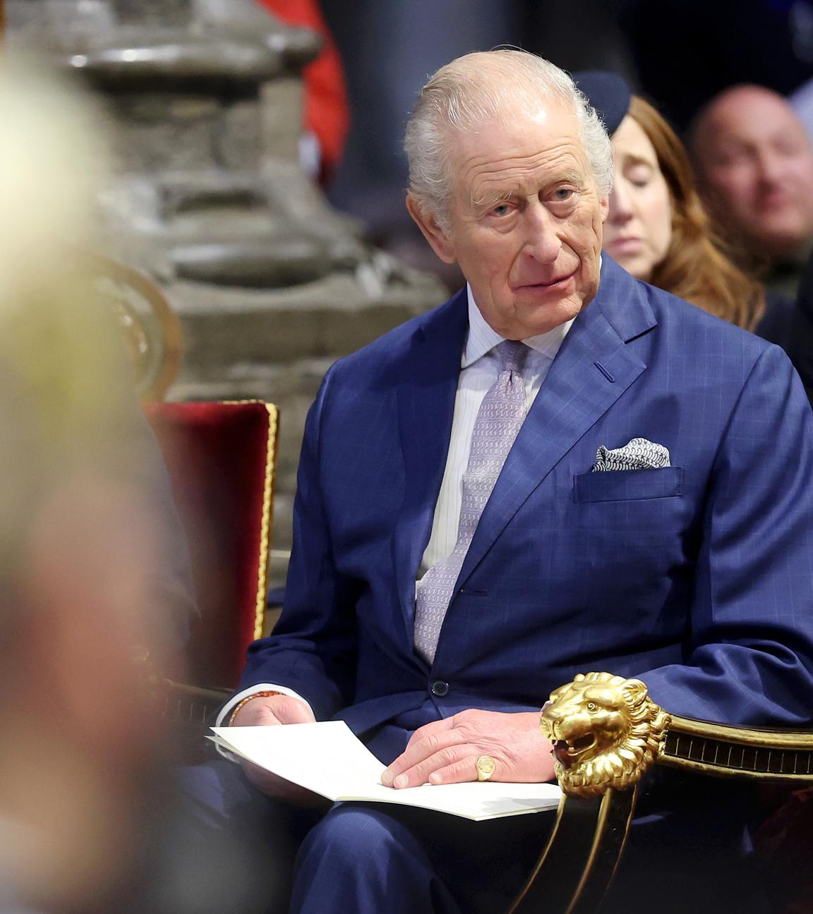 König Charles III. bei einem Adventsgottesdienst in der Westminster Abbey in London am 10.12.2025.