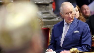 König Charles III. bei einem Adventsgottesdienst in der Westminster Abbey in London am 10.12.2025.