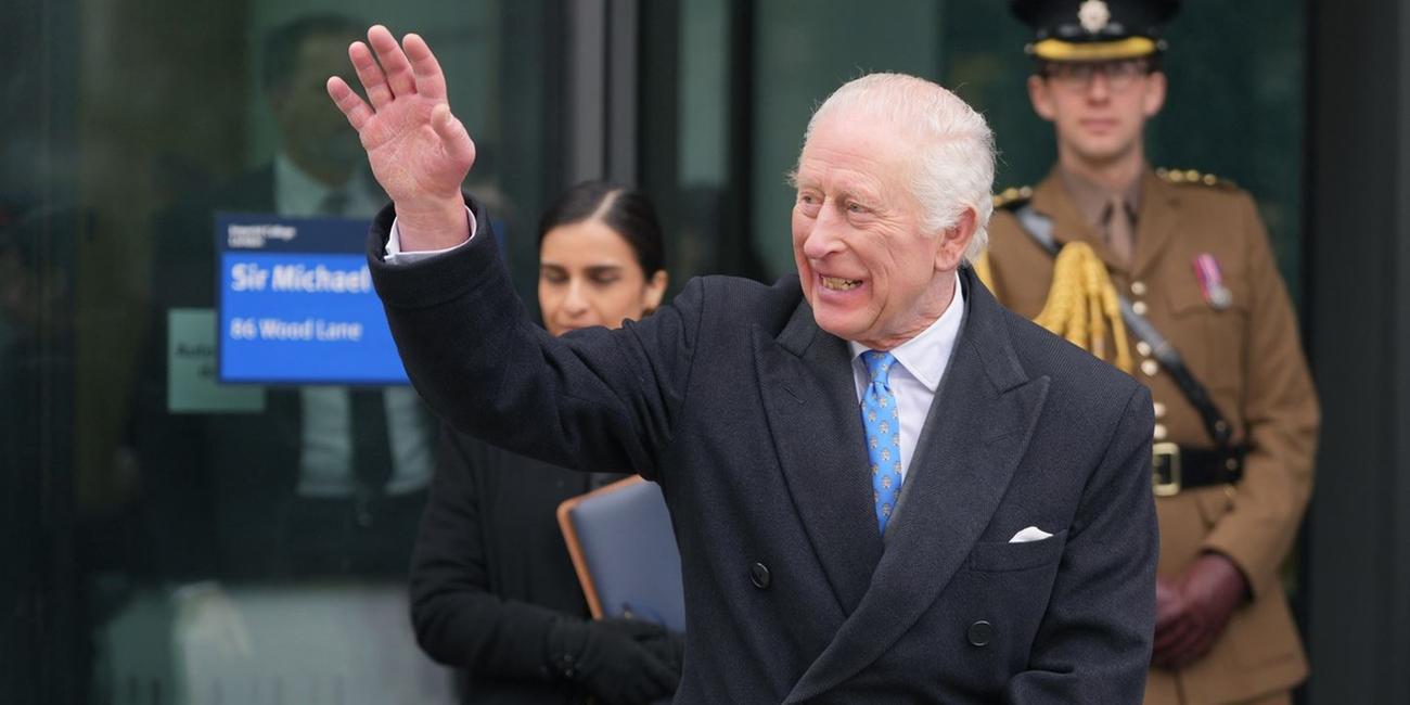 König Charles III. bei einem Besuch des Imperial College London 
